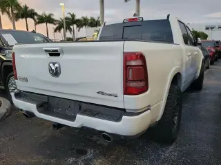 Ram 1500 2020 4x2 Laramie Longhorn 4p Camioneta de cabina doble 5.6 ft. SB