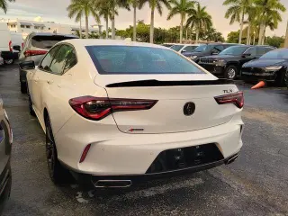 Sedán Acura TLX 2021 de 4 puertas con paquete A-SPEC