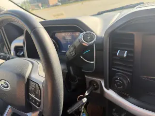 Ford F-150 2023 4x4 XLT 4p SuperCrew 6.5 ft. SB