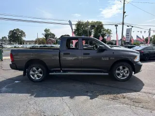 Ram 1500 2018 4x4 Express 4dr Quad Cab 6.3 ft. SB Camioneta