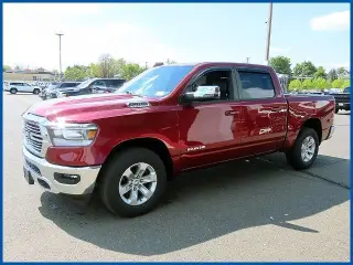 Ram 1500 2023 4x4 Laramie 4p Cabina de tripulación 5.6 ft. SB Camioneta
