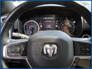 Ram 1500 2023 4x4 Laramie 4p Cabina de tripulación 5.6 ft. SB Camioneta