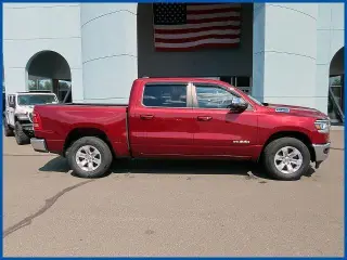 Ram 1500 2023 4x4 Laramie 4p Cabina de tripulación 5.6 ft. SB Camioneta