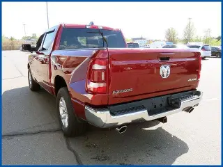 Ram 1500 2023 4x4 Laramie 4p Cabina de tripulación 5.6 ft. SB Camioneta
