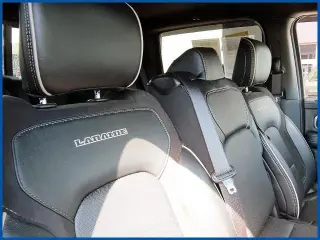 Ram 1500 2023 4x4 Laramie 4p Cabina de tripulación 5.6 ft. SB Camioneta