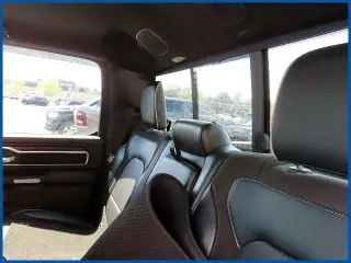 Ram 1500 2023 4x4 Laramie 4p Cabina de tripulación 5.6 ft. SB Camioneta