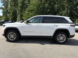 Jeep Grand Cherokee 2024 4x2 Laredo A 4dr SUV