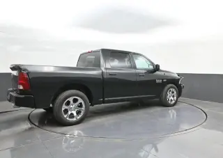 Ram 1500 2017 4x2 Express 4dr Crew Cab 5.5 ft. SB Pickup