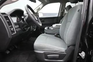Ram 1500 2017 4x2 Express 4dr Crew Cab 5.5 ft. SB Pickup