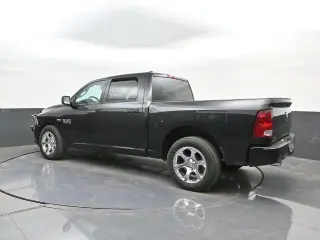 Ram 1500 2017 4x2 Express 4dr Crew Cab 5.5 ft. SB Pickup