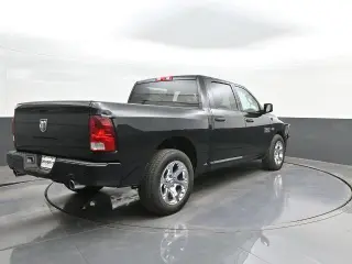 Ram 1500 2017 4x2 Express 4dr Crew Cab 5.5 ft. SB Pickup