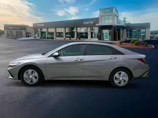 Hyundai ELANTRA 2024 SE 4 puertas Sedán