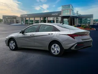Hyundai ELANTRA 2024 SE 4 puertas Sedán