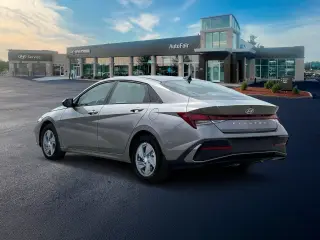 Hyundai ELANTRA 2024 SE 4 puertas Sedán