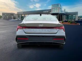 Hyundai ELANTRA 2024 SE 4 puertas Sedán