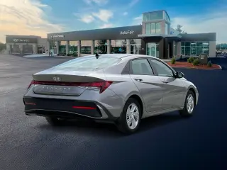 Hyundai ELANTRA 2024 SE 4 puertas Sedán