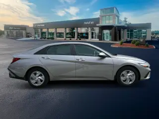 Hyundai ELANTRA 2024 SE 4 puertas Sedán