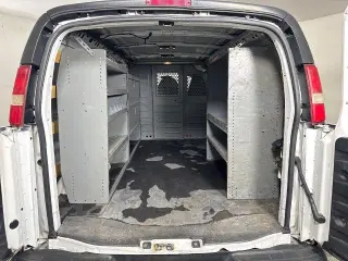 Furgón de carga GMC Savana 2017 2500 3 puertas
