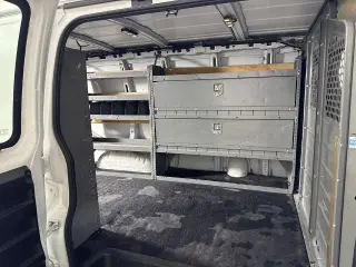 Furgón de carga GMC Savana 2017 2500 3 puertas