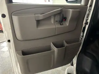 Furgón de carga GMC Savana 2017 2500 3 puertas