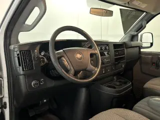 Furgón de carga GMC Savana 2017 2500 3 puertas