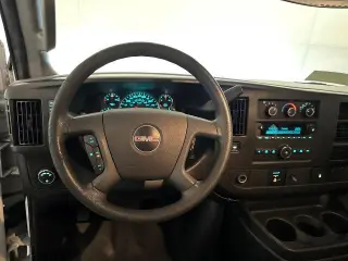 Furgón de carga GMC Savana 2017 2500 3 puertas