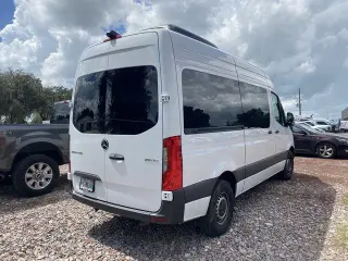 Mercedes-Benz Sprinter 2025 2500 3dr 144 in. WB Furgón de Pasajeros (2.0L I4)