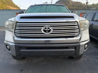 Toyota Tundra 2014 4x4 SR5 4dr CrewMax Cab Pickup SB (5.7L V8 FFV)