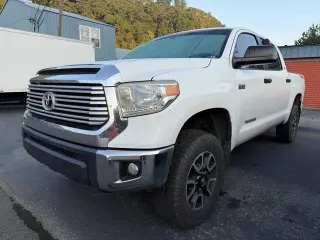 Toyota Tundra 2014 4x4 SR5 4dr CrewMax Cab Pickup SB (5.7L V8 FFV)