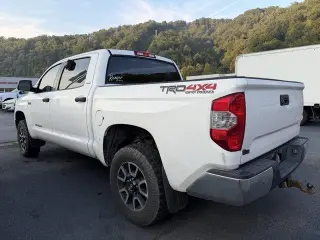 Toyota Tundra 2014 4x4 SR5 4dr CrewMax Cab Pickup SB (5.7L V8 FFV)