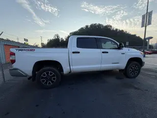 Toyota Tundra 2014 4x4 SR5 4dr CrewMax Cab Pickup SB (5.7L V8 FFV)