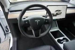 Tesla Model Y 2025 Rango Largo 4 puertas Crossover