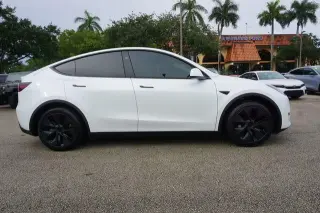 Tesla Model Y 2025 Rango Largo 4 puertas Crossover