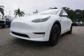 Tesla Model Y 2025 Rango Largo 4 puertas Crossover