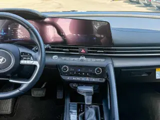 Hyundai ELANTRA 2025 SEL Convenience Sedán 4 puertas
