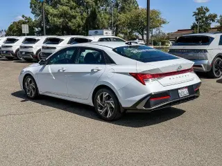 Hyundai ELANTRA 2025 SEL Convenience Sedán 4 puertas