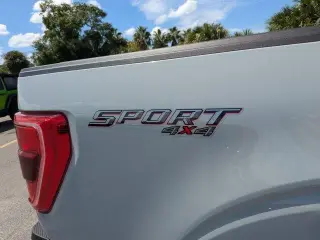 Ford F-150 2023 4x4 XLT 4 puertas SuperCrew 5.5 pies. SB