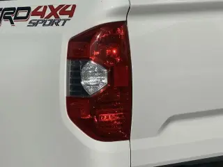 Toyota Tundra 2019 4x4 SR5 4puertas CrewMax Cab Pickup SB (5.7L V8)