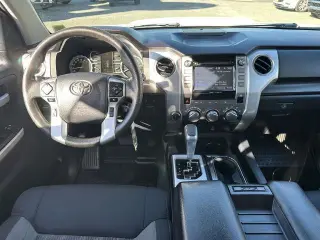 Toyota Tundra 2019 4x4 SR5 4puertas CrewMax Cab Pickup SB (5.7L V8)