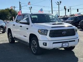 Toyota Tundra 2019 4x4 SR5 4puertas CrewMax Cab Pickup SB (5.7L V8)