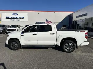 Toyota Tundra 2019 4x4 SR5 4puertas CrewMax Cab Pickup SB (5.7L V8)