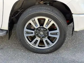 Toyota Tundra 2019 4x4 SR5 4puertas CrewMax Cab Pickup SB (5.7L V8)