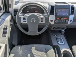 Nissan Frontier 2021 4x4 SV 4dr Crew Cab 5 ft. SB