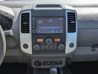 Nissan Frontier 2021 4x4 SV 4dr Crew Cab 5 ft. SB