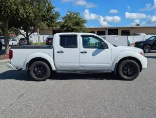 Nissan Frontier 2021 4x4 SV 4dr Crew Cab 5 ft. SB