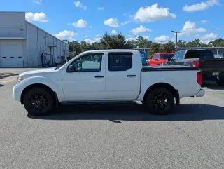 Nissan Frontier 2021 4x4 SV 4dr Crew Cab 5 ft. SB
