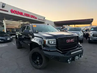 GMC Sierra 1500 2018 4x4 SLT 4p. Cabina de Tripulación 5.8 ft. CB