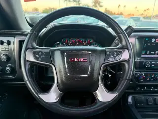 GMC Sierra 1500 2018 4x4 SLT 4p. Cabina de Tripulación 5.8 ft. CB