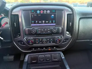 GMC Sierra 1500 2018 4x4 SLT 4p. Cabina de Tripulación 5.8 ft. CB