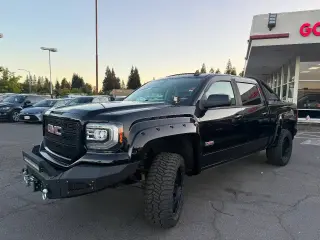 GMC Sierra 1500 2018 4x4 SLT 4p. Cabina de Tripulación 5.8 ft. CB